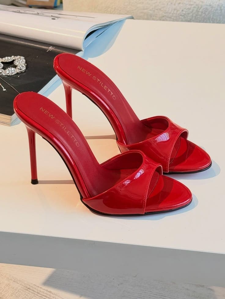 IV HEELS in Red Apple